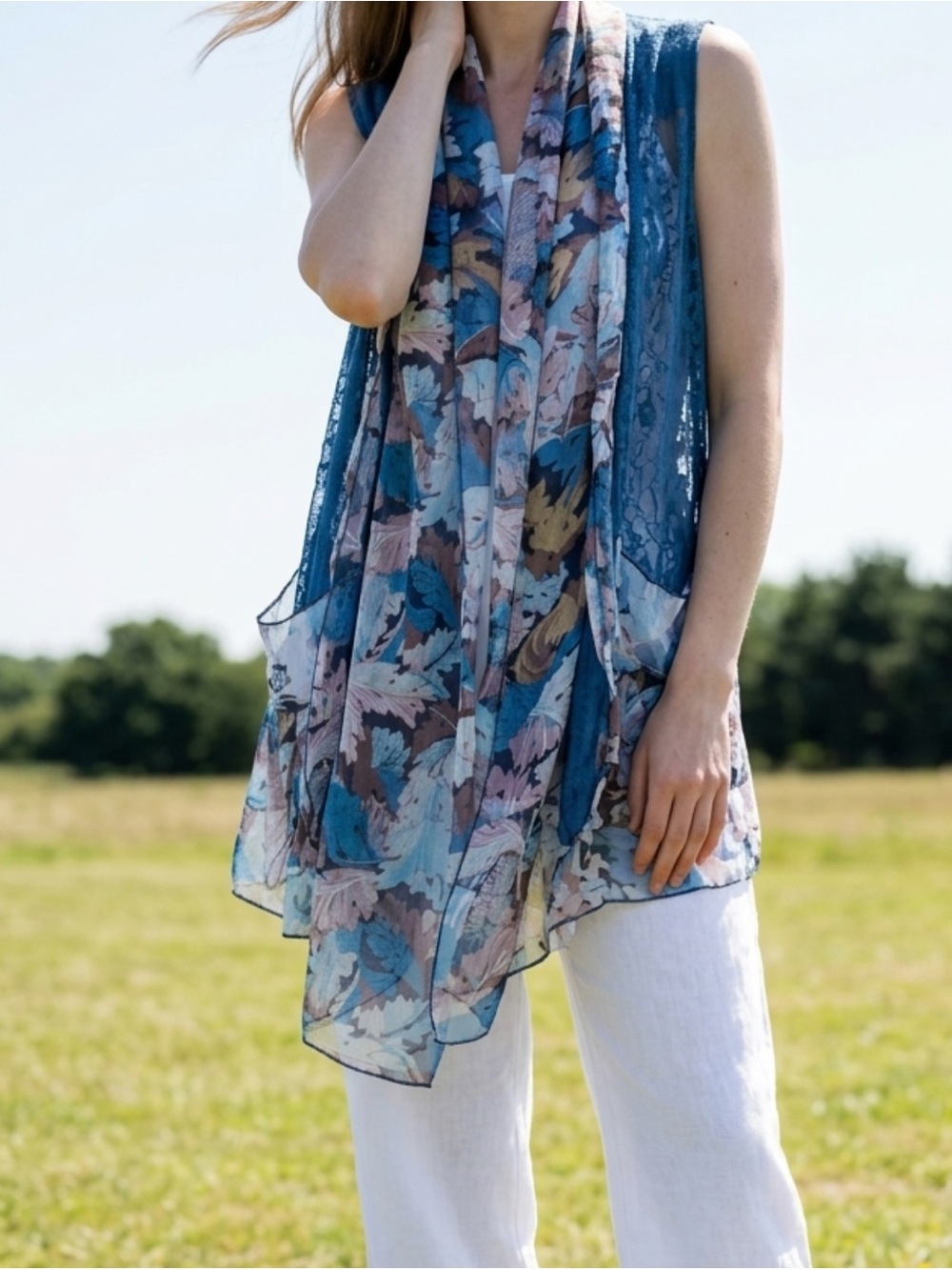 ❤️ XL Elegant Blue and Cream Floral Summer Vest with Sheer Design